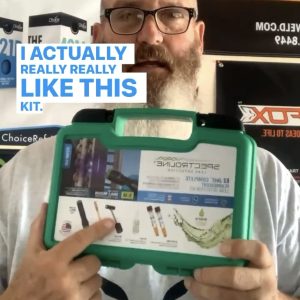 Spectroline社のEZ-Jectキットを扱うHVAC_Refer_Guy